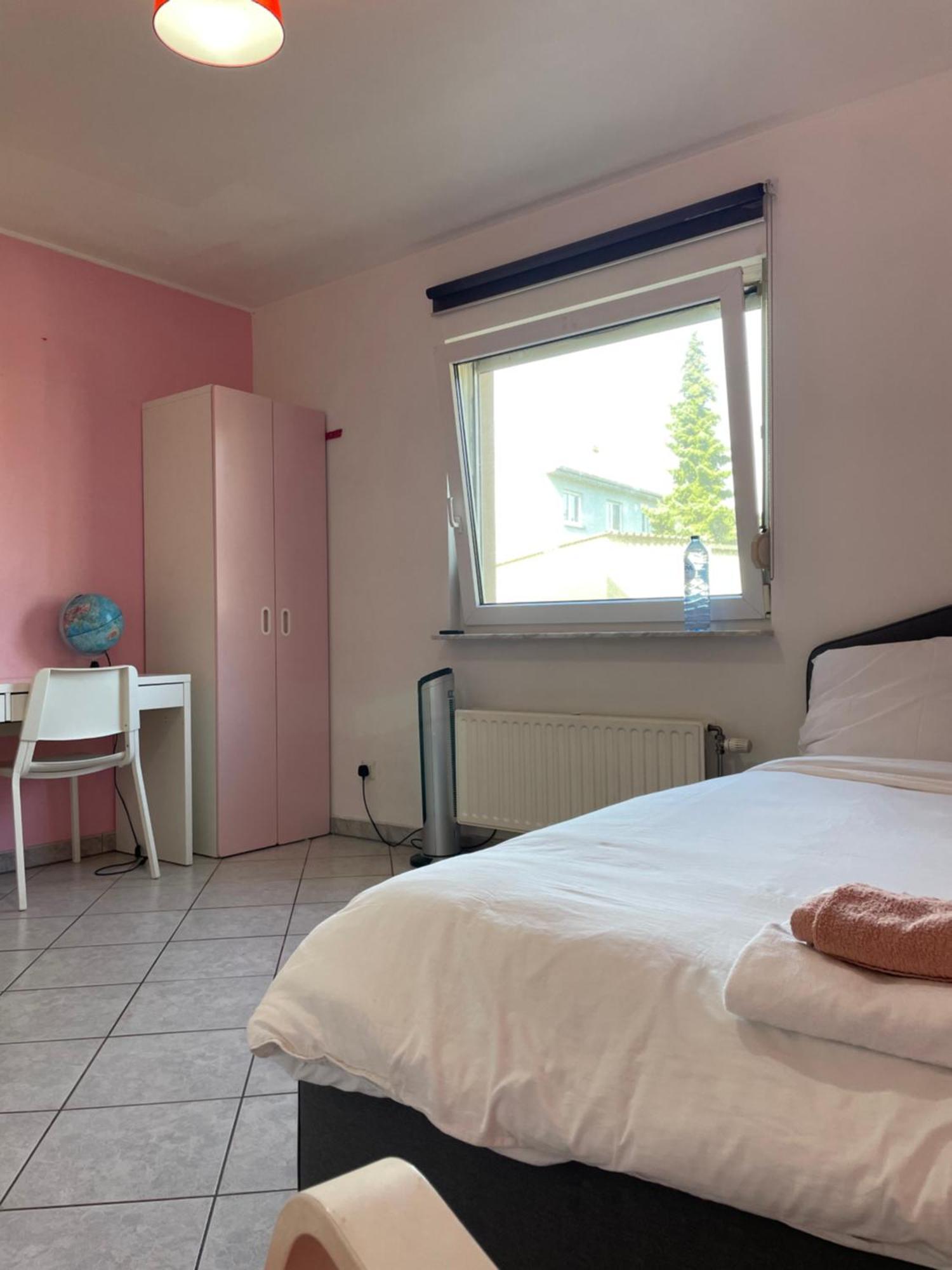 Large Room In Schuttrange Free Parking 10Mins To Airport Excellent Customer Services Exterior photo
