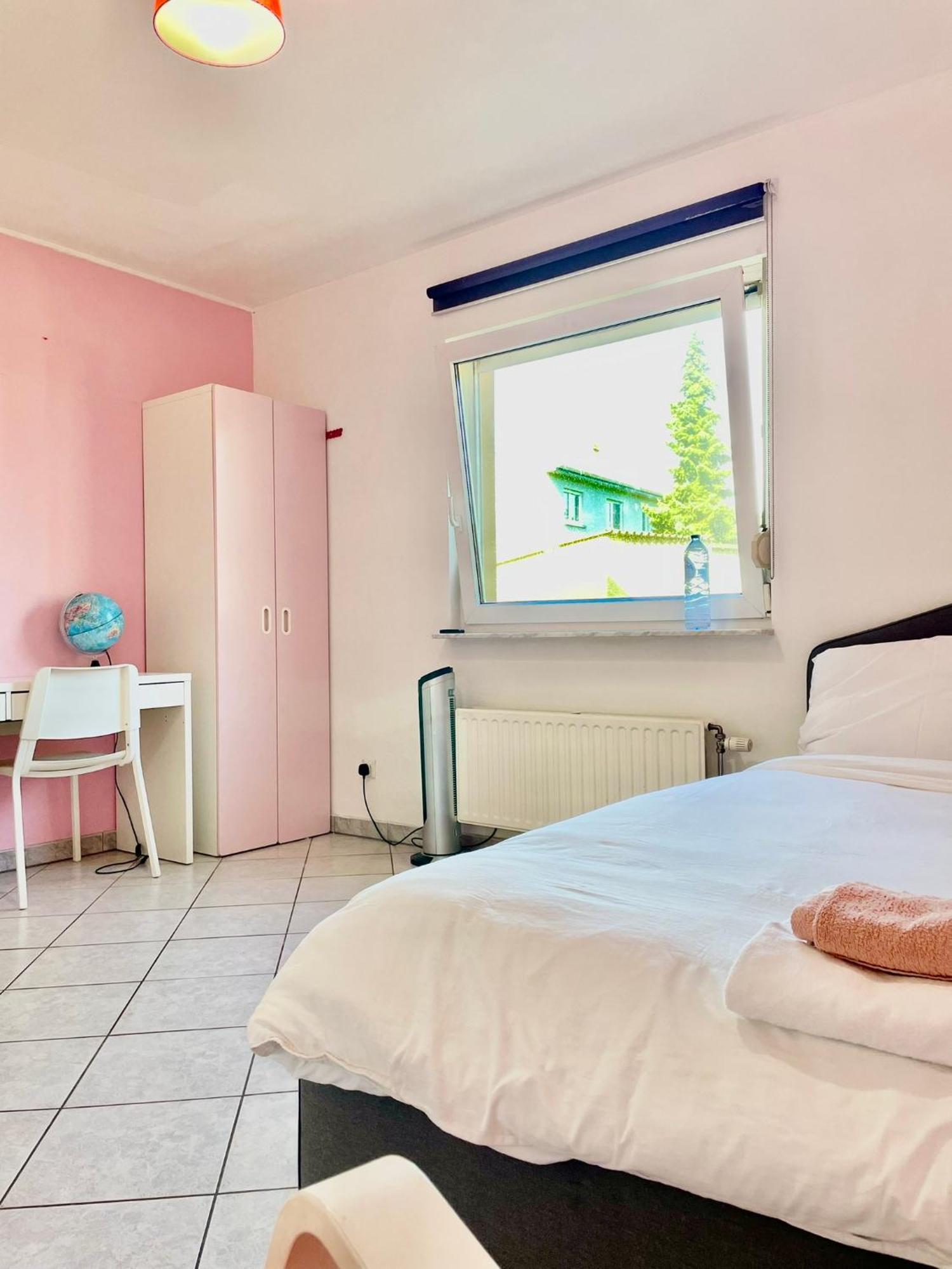 Large Room In Schuttrange Free Parking 10Mins To Airport Excellent Customer Services Exterior photo